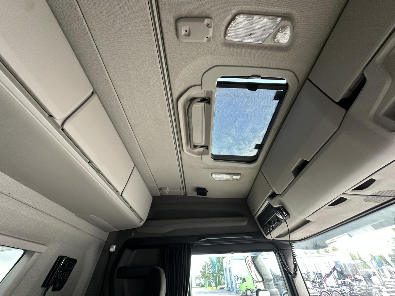 SCANIA R 450 B6x4HA - Camião transportador de contêineres/ Caixa móvel: foto 3 SCANIA R 450 B6x4HA - Camião transportador de contêineres/ Caixa móvel: foto 3