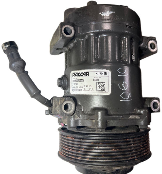 DAF XF - Compressor de ar condicionado: foto 1 DAF XF - Compressor de ar condicionado: foto 1