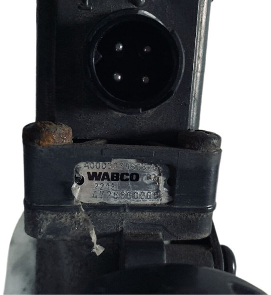 Mercedes-Benz 1824 - Válvula: foto 2 Mercedes-Benz 1824 - Válvula: foto 2