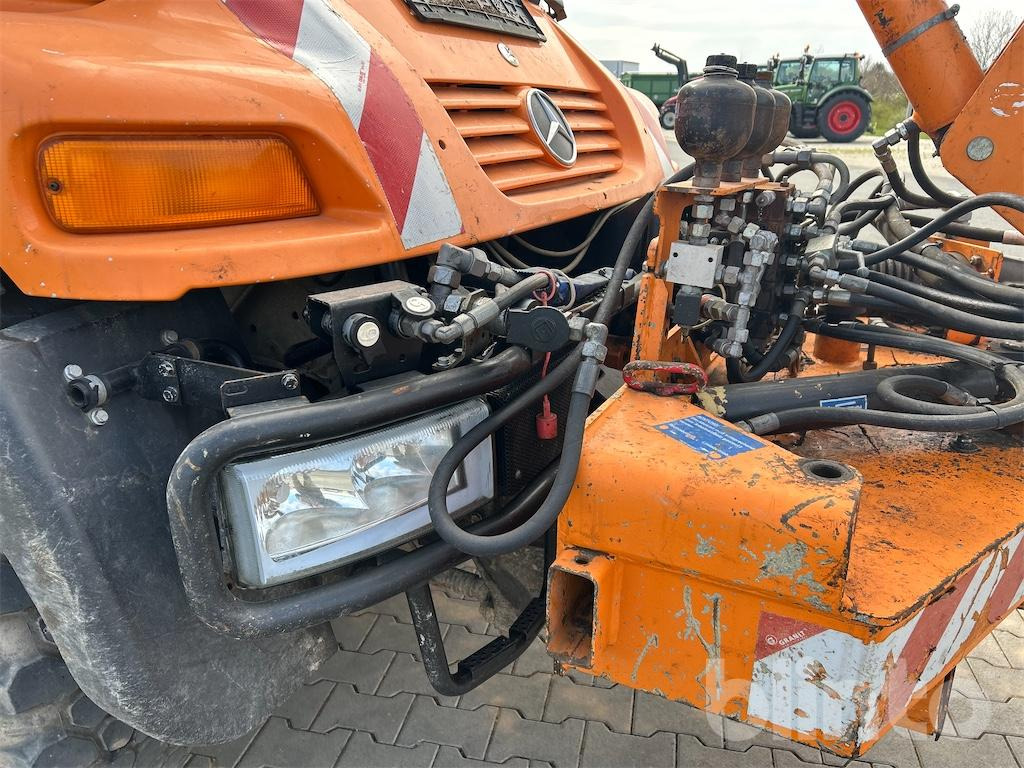 Camião Unimog U 300 mit MULAG Ausleger 2010: foto 16