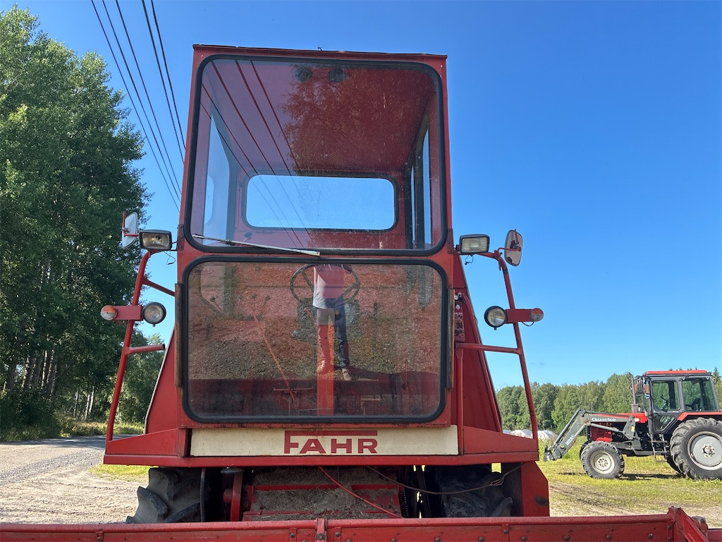 Ceifeira debulhadora Deutz Fahr 750: foto 16