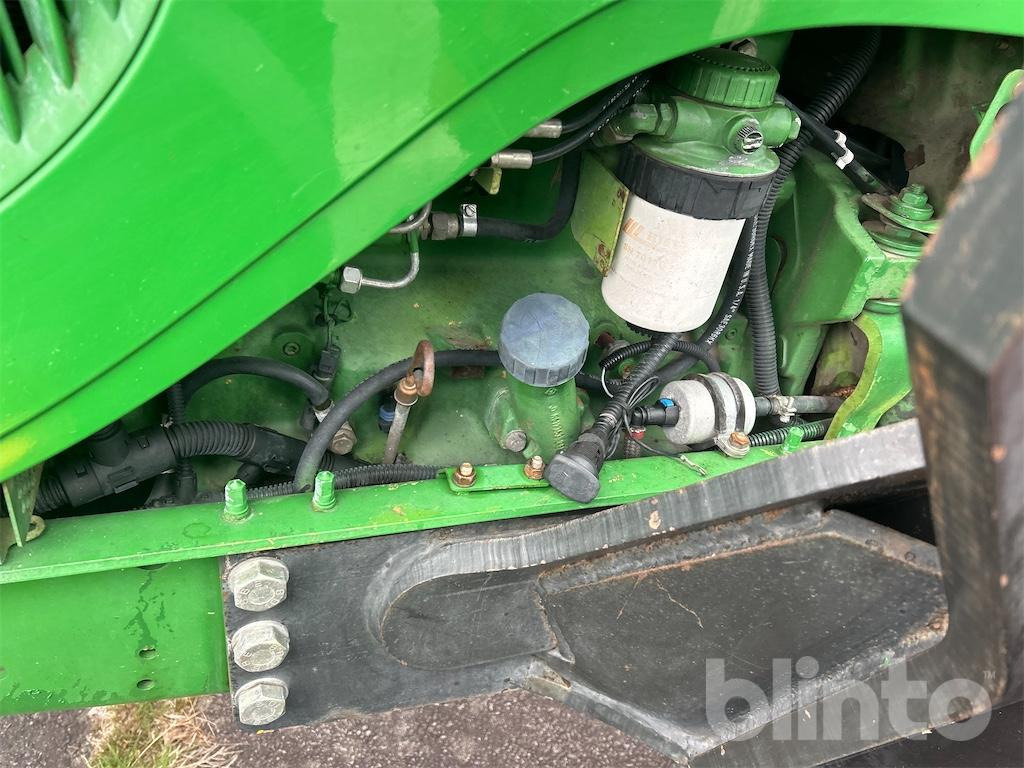 JOHN DEERE 5820 - Trator: foto 5 JOHN DEERE 5820 - Trator: foto 5