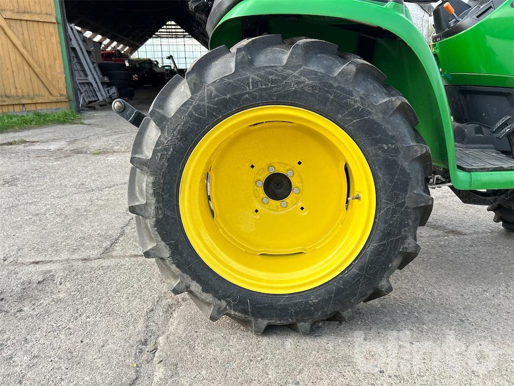 Trator John Deere 3038E (Neufahrzeug, Bj. 2025): foto 41