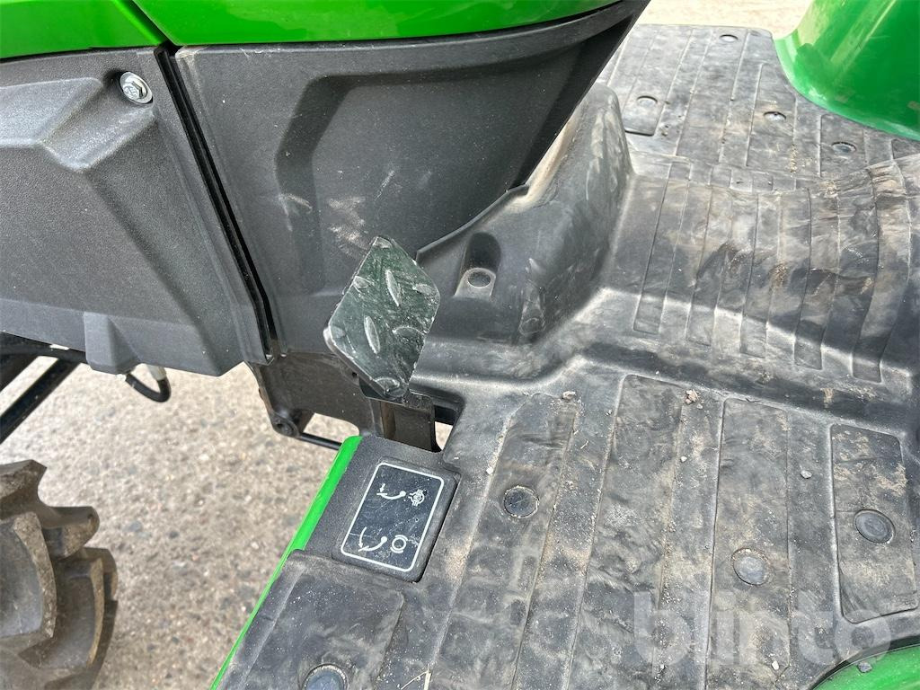 Trator John Deere 3038E (Neufahrzeug, Bj. 2025): foto 44