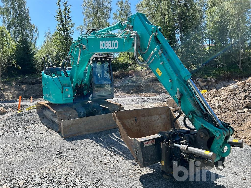 Kobelco SK140SRLC med 2D grävsystem och tillbehör - Escavadora de rastos: foto 1 Kobelco SK140SRLC med 2D grävsystem och tillbehör - Escavadora de rastos: foto 1