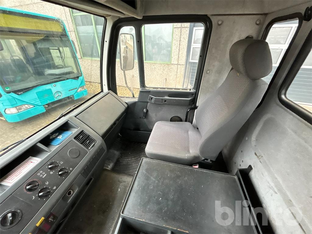 Caminhão com plataforma aérea MAN L2000: foto 14