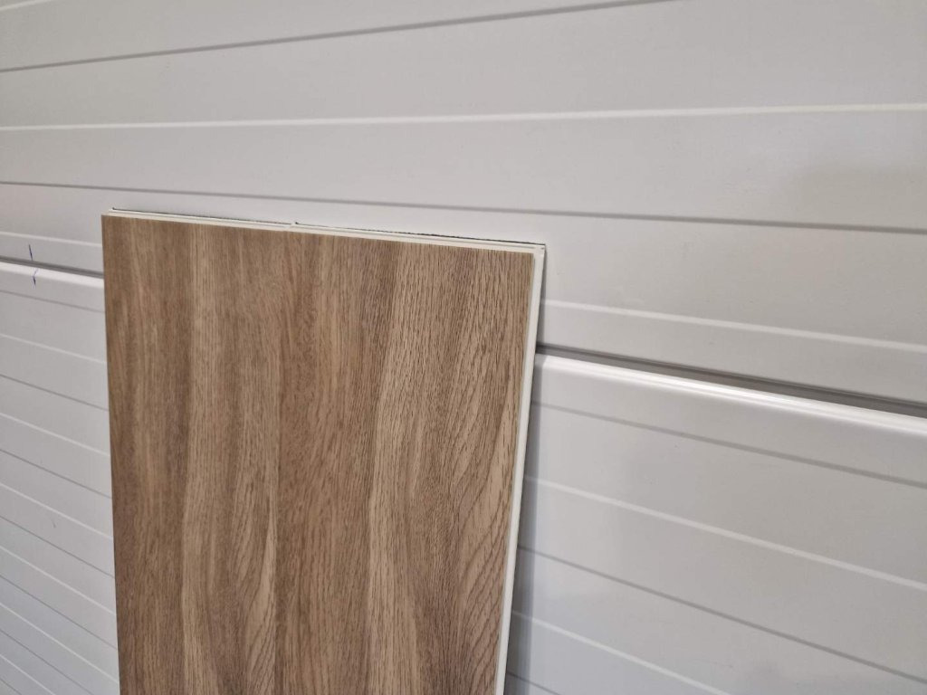 Mörk Ek – Elegant, Hållbart & Lättlagt! (nytt) - Ferramenta/ Equipamento: foto 3 Mörk Ek – Elegant, Hållbart & Lättlagt! (nytt) - Ferramenta/ Equipamento: foto 3