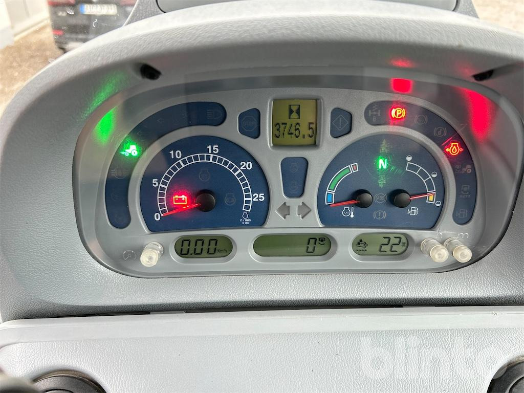 New Holland T7.210 AutoCommand (2012) - Trator: foto 5 New Holland T7.210 AutoCommand (2012) - Trator: foto 5