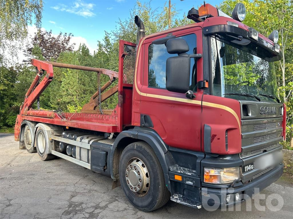 SCANIA P114GB6X2*4NB340 - Camião transportador de contêineres/ Caixa móvel: foto 1 SCANIA P114GB6X2*4NB340 - Camião transportador de contêineres/ Caixa móvel: foto 1