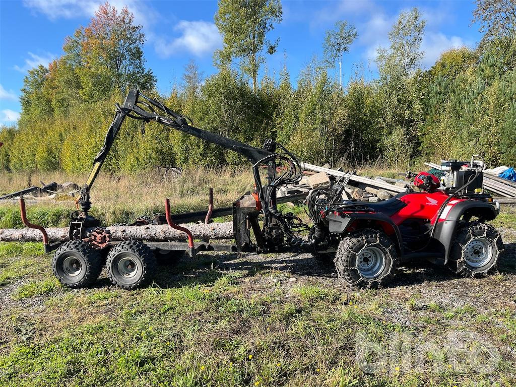 Terrängskoter HONDA TRX500FE med huggarvagn, grip och vinsch - Quadriciclo: foto 4 Terrängskoter HONDA TRX500FE med huggarvagn, grip och vinsch - Quadriciclo: foto 4