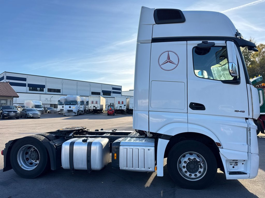 MERCEDES-BENZ L 1845 - Tractor: foto 4 MERCEDES-BENZ L 1845 - Tractor: foto 4