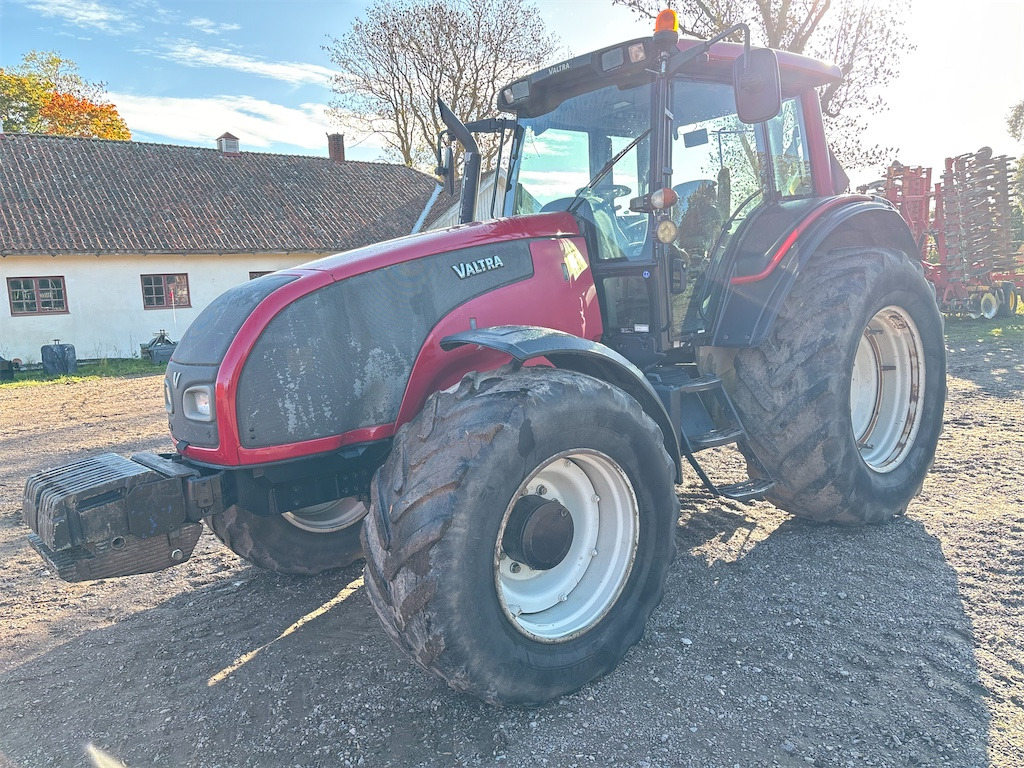 VALTRA T151E - Trator: foto 1 VALTRA T151E - Trator: foto 1