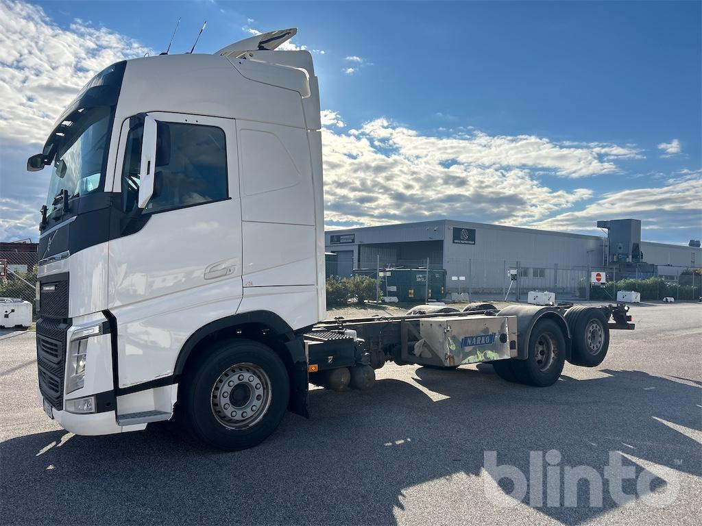 VOLVO FH 6x2 - Camião chassi: foto 1 VOLVO FH 6x2 - Camião chassi: foto 1