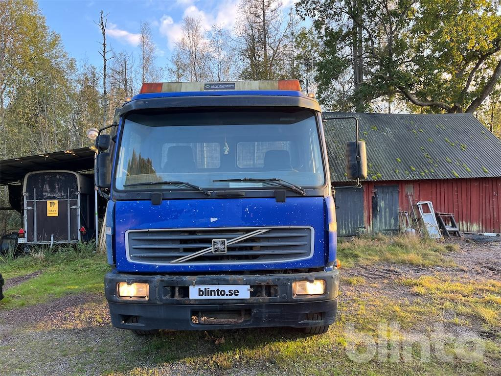VOLVO FL6 E 4*2 - Camião multibenne: foto 2 VOLVO FL6 E 4*2 - Camião multibenne: foto 2