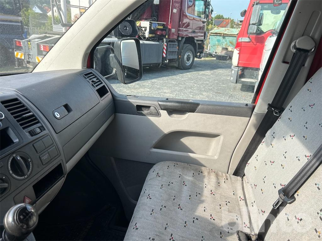 Carrinha de contentor Volkswagen T5 2.0 TDI (2015): foto 50