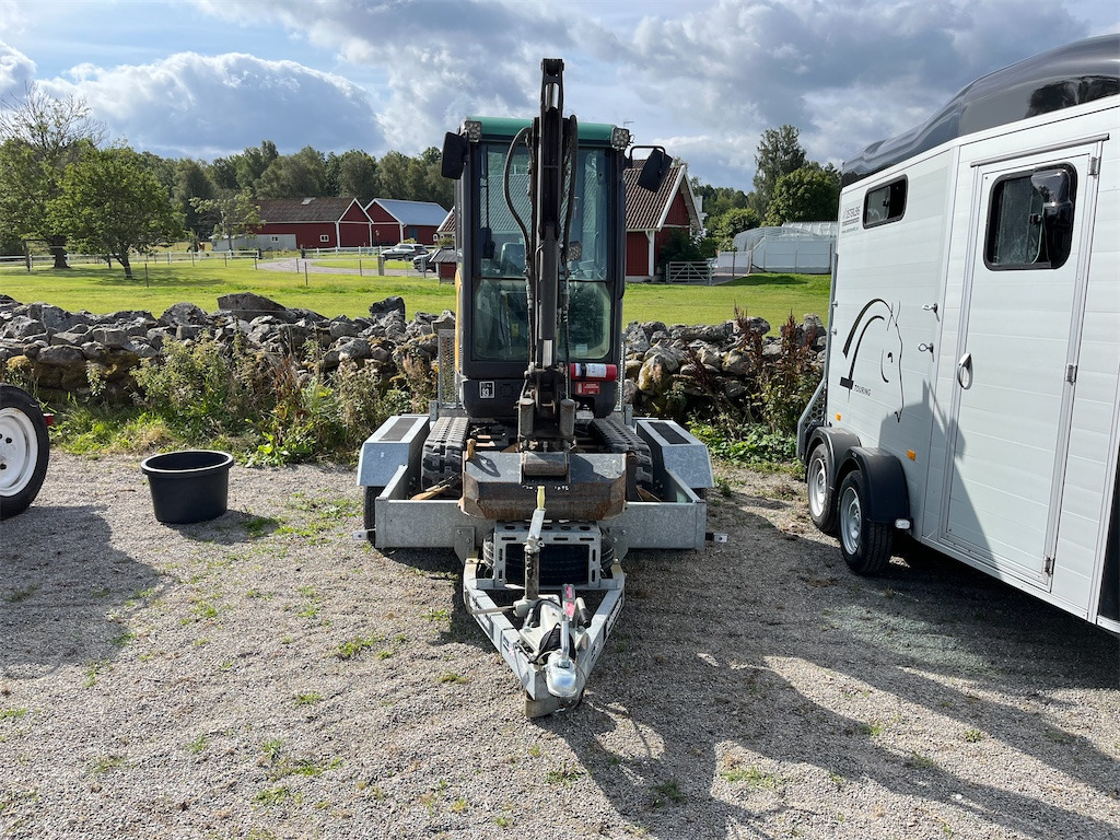 Volvo EC18C med flera redskap och maskinsläp - Mini escavadeira: foto 2 Volvo EC18C med flera redskap och maskinsläp - Mini escavadeira: foto 2