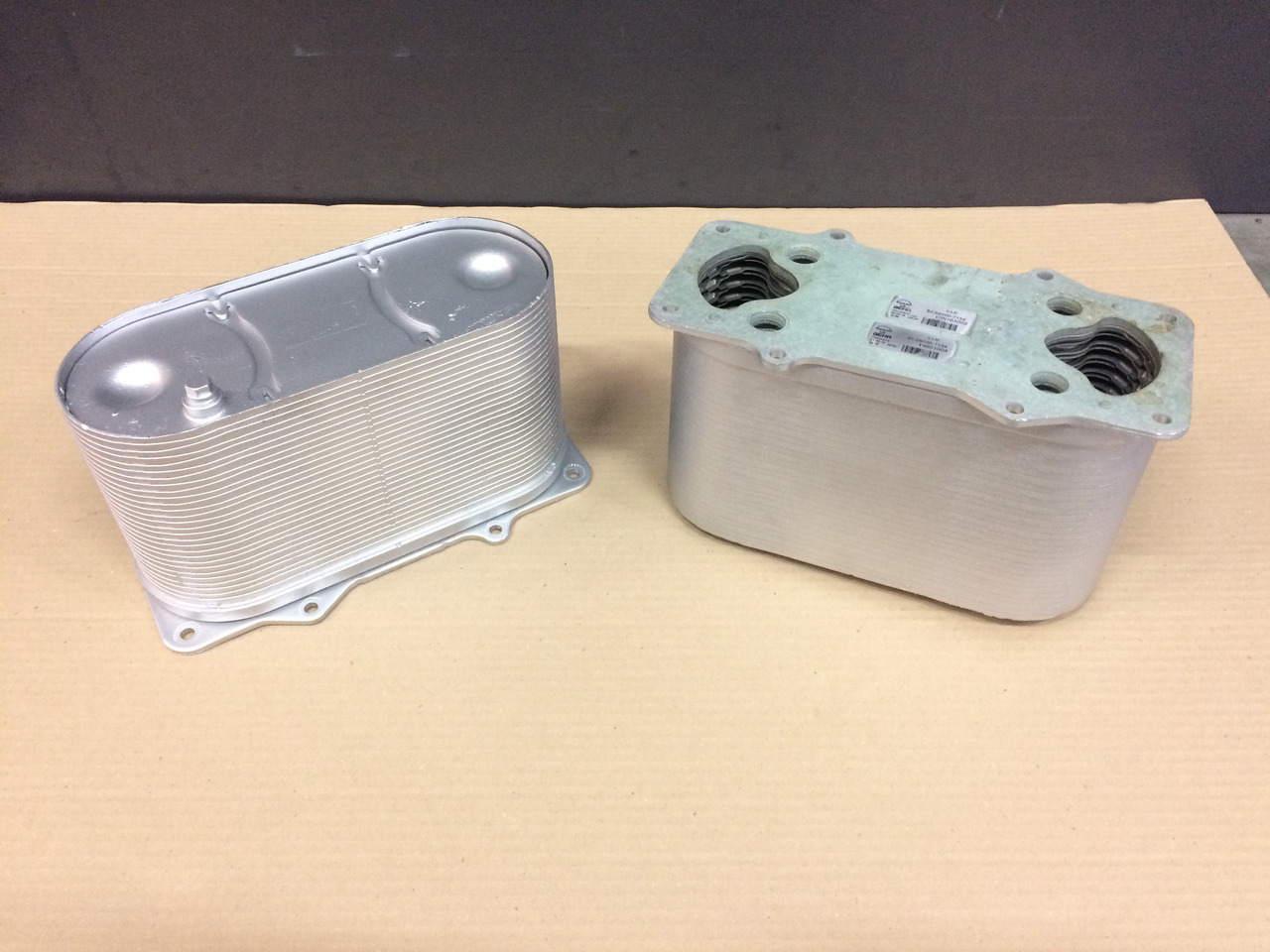 RADIATORE ARIA COMBURENTE - MOTORI MAN D2066 - D2676 - EURO 6 - Sistema de arrefecimento para Camião: foto 3 RADIATORE ARIA COMBURENTE - MOTORI MAN D2066 - D2676 - EURO 6 - Sistema de arrefecimento para Camião: foto 3