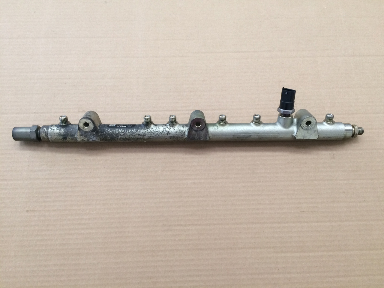 TUBO PRESSIONE COMMON RAIL MAN 51103116037 - Sistema de combustível: foto 2 TUBO PRESSIONE COMMON RAIL MAN 51103116037 - Sistema de combustível: foto 2