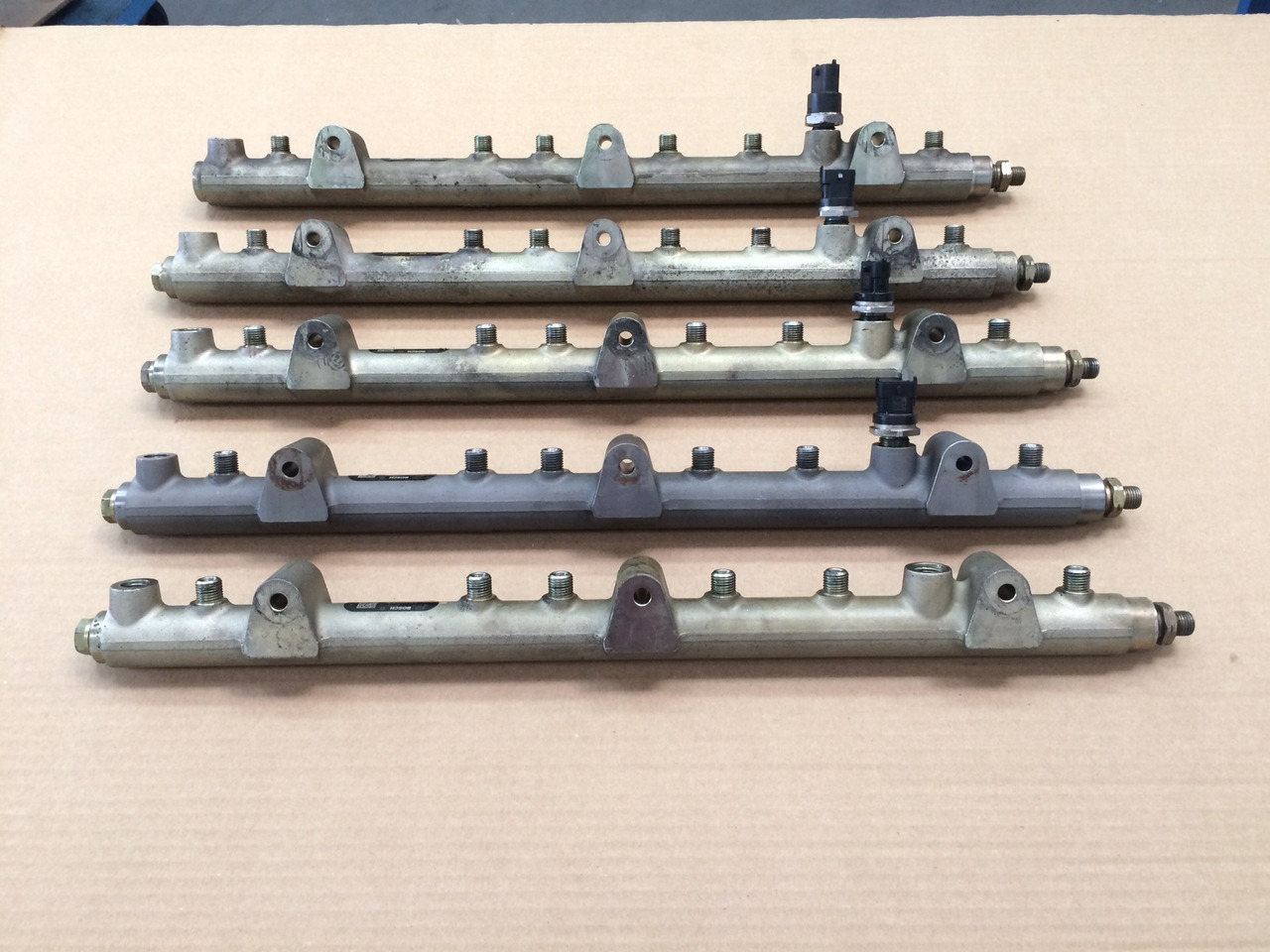 TUBO PRESSIONE COMMON RAIL MAN 51103116054 - Sistema de combustível: foto 4 TUBO PRESSIONE COMMON RAIL MAN 51103116054 - Sistema de combustível: foto 4