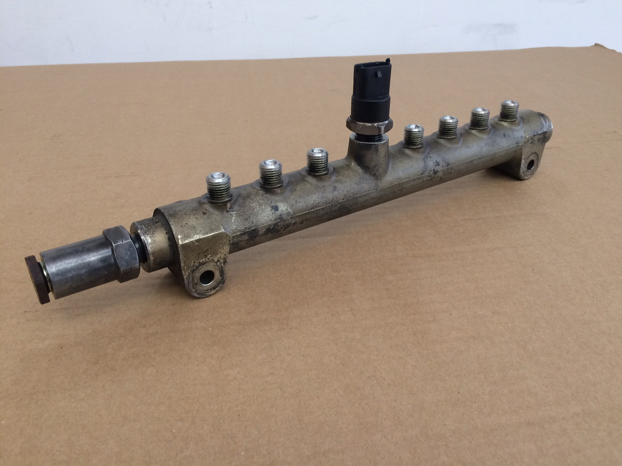 TUBO PRESSIONE COMMON RAIL MAN 51103116062 - Sistema de combustível: foto 3 TUBO PRESSIONE COMMON RAIL MAN 51103116062 - Sistema de combustível: foto 3
