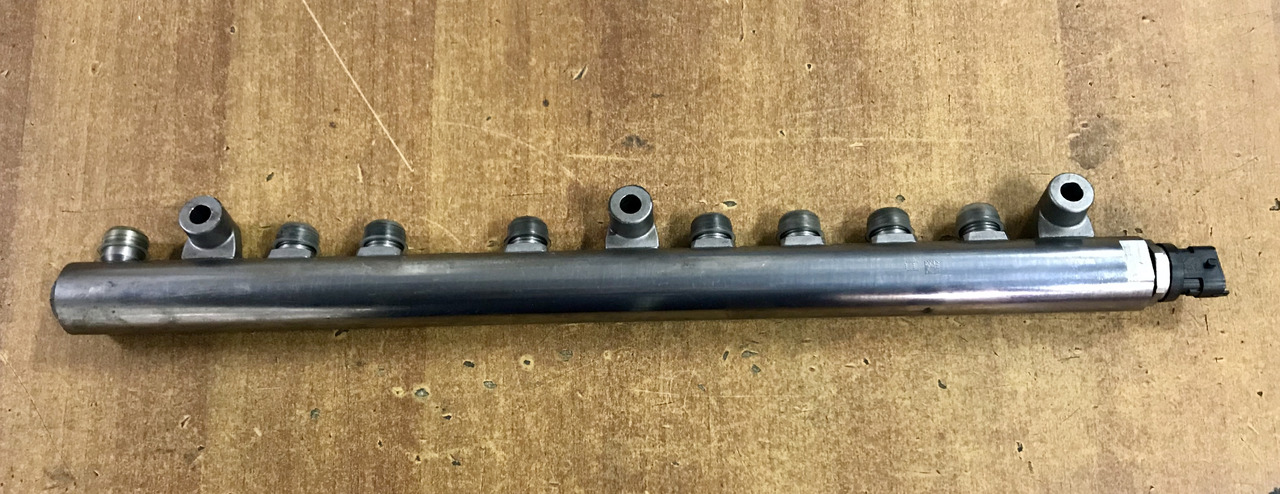 TUBO PRESSIONE RAIL PER MOTORI MAN D2066 - D2676 - Sistema de combustível para Camião: foto 1 TUBO PRESSIONE RAIL PER MOTORI MAN D2066 - D2676 - Sistema de combustível para Camião: foto 1