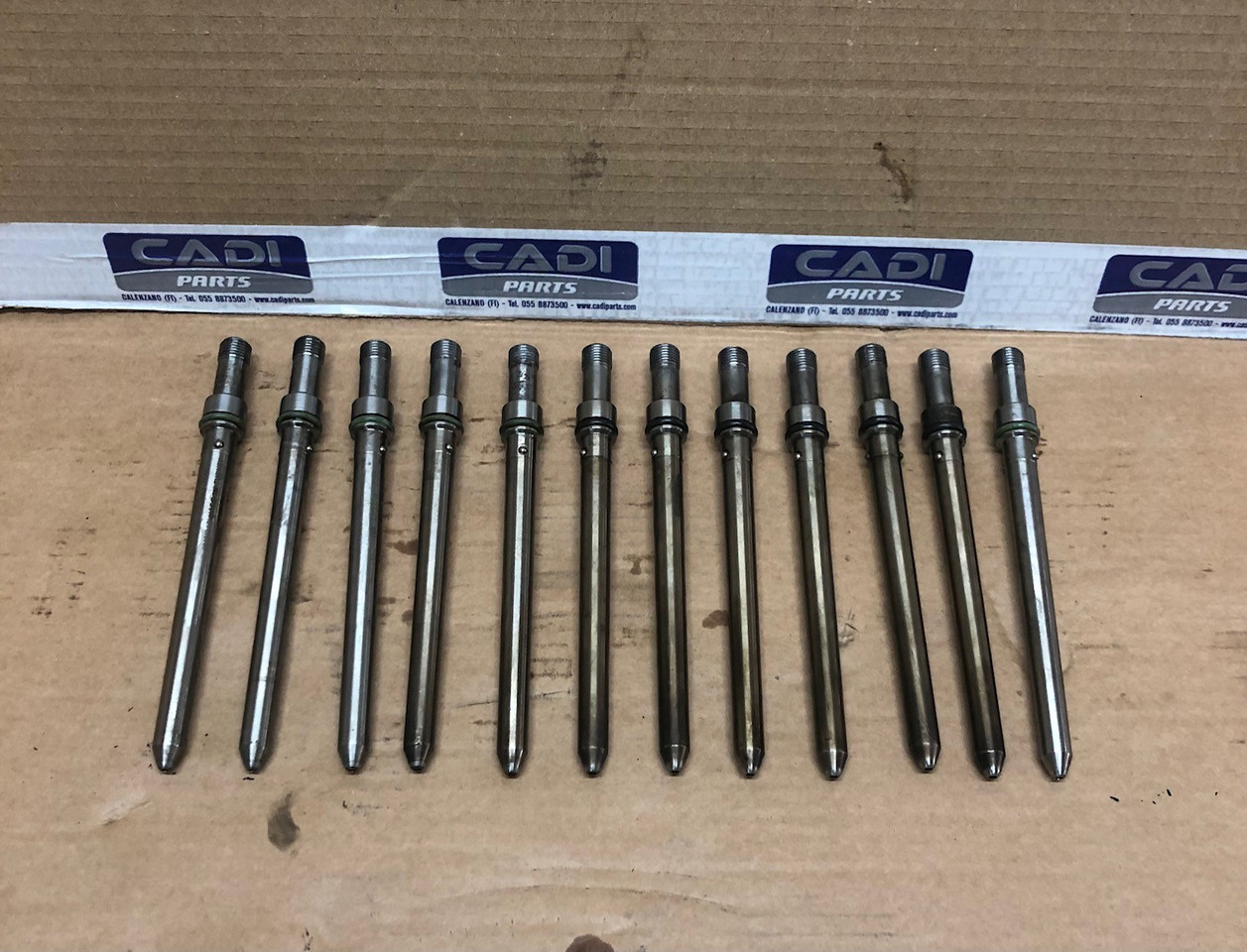 TUBO RACCORDO PRESSIONE INIETTORE BOSCH F 00R J02 047 - Injector para Camião: foto 1 TUBO RACCORDO PRESSIONE INIETTORE BOSCH F 00R J02 047 - Injector para Camião: foto 1