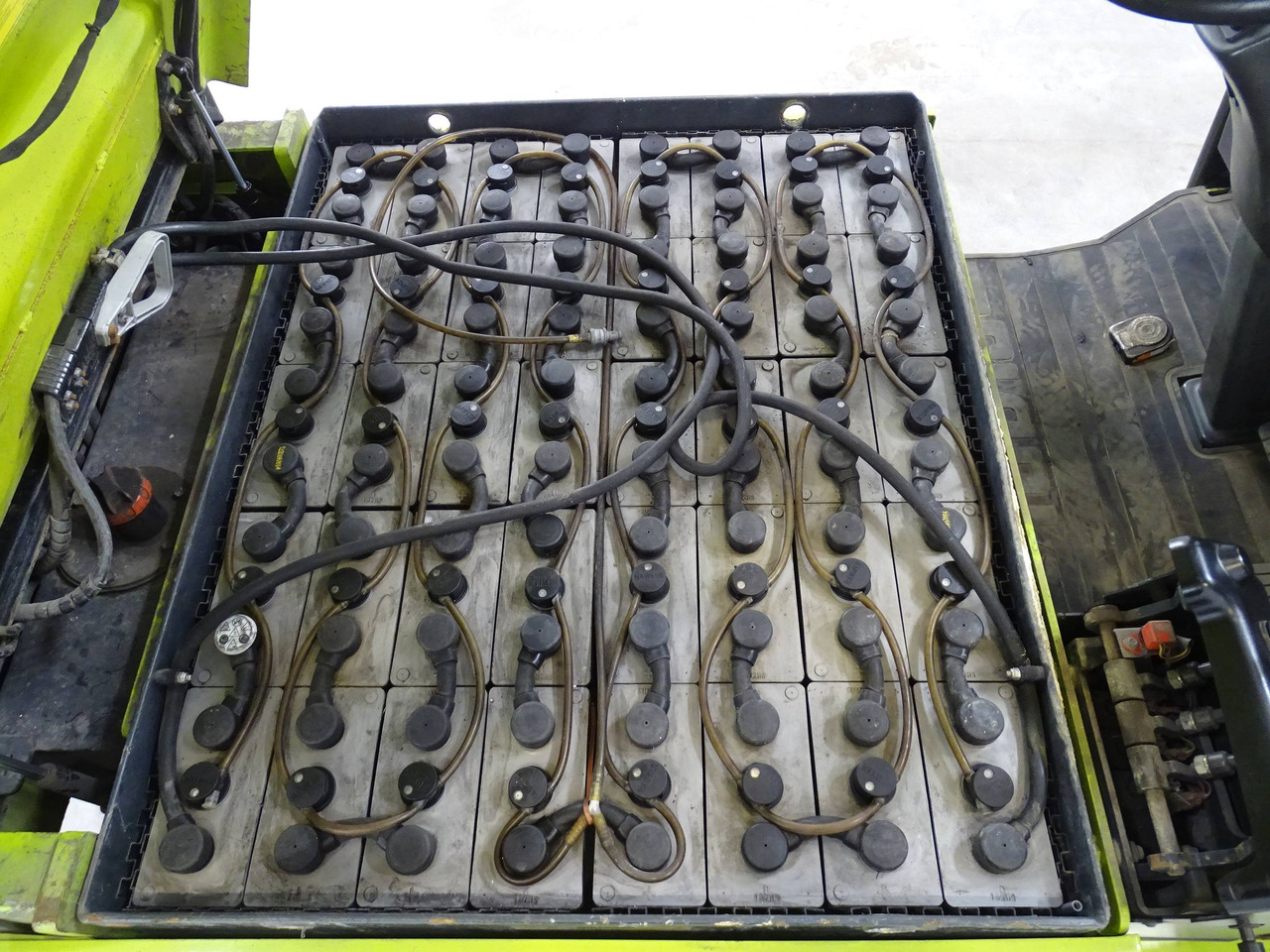 Clark GEX30 - Empilhador elétrico: foto 4 Clark GEX30 - Empilhador elétrico: foto 4