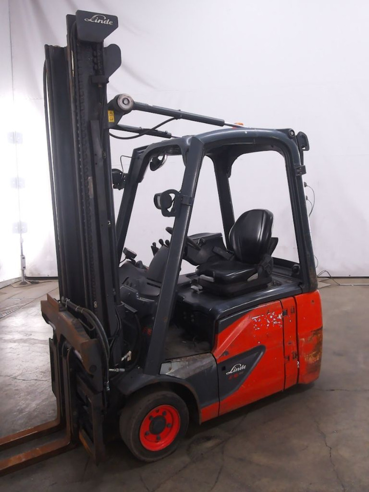 Linde E16C-02 - Empilhador elétrico: foto 1 Linde E16C-02 - Empilhador elétrico: foto 1
