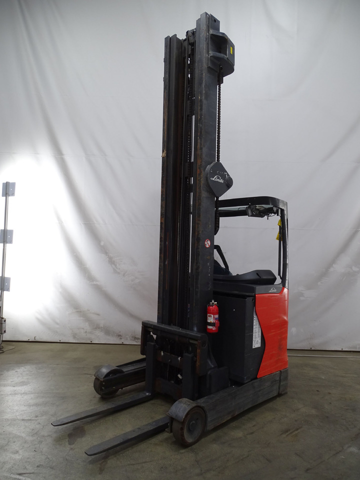 Linde R16HD-01 - Empilhador retráctil: foto 1 Linde R16HD-01 - Empilhador retráctil: foto 1