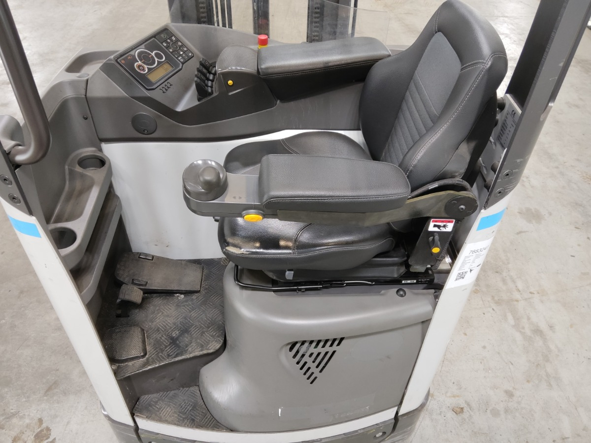 UniCarriers ULS140DTFVXE675 - Empilhador retráctil: foto 3 UniCarriers ULS140DTFVXE675 - Empilhador retráctil: foto 3