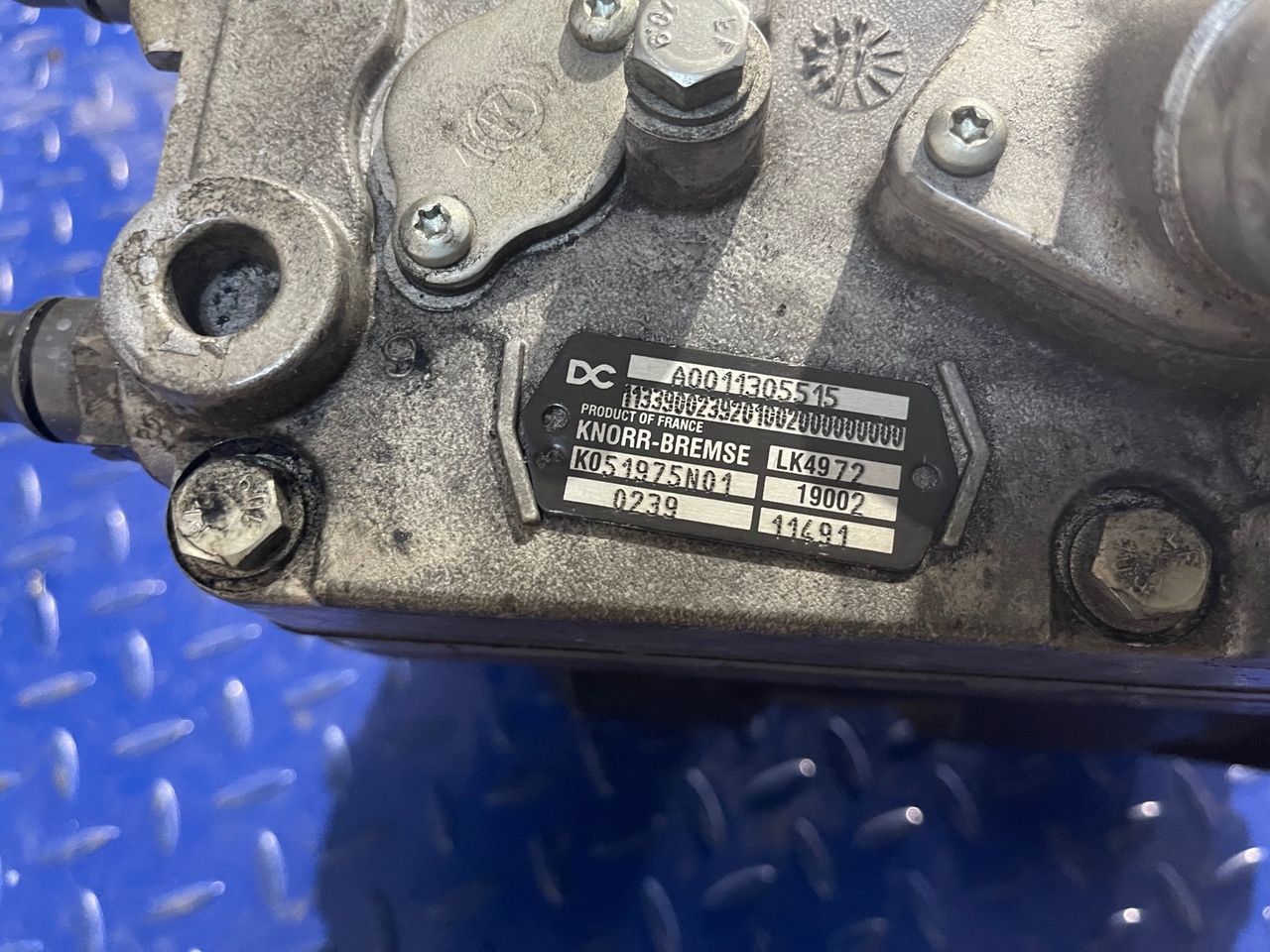 KNORR-BREMSE Mercedes Actros A0011305515 - Compressor, sistema de ar comprimido para Camião: foto 4 KNORR-BREMSE Mercedes Actros A0011305515 - Compressor, sistema de ar comprimido para Camião: foto 4