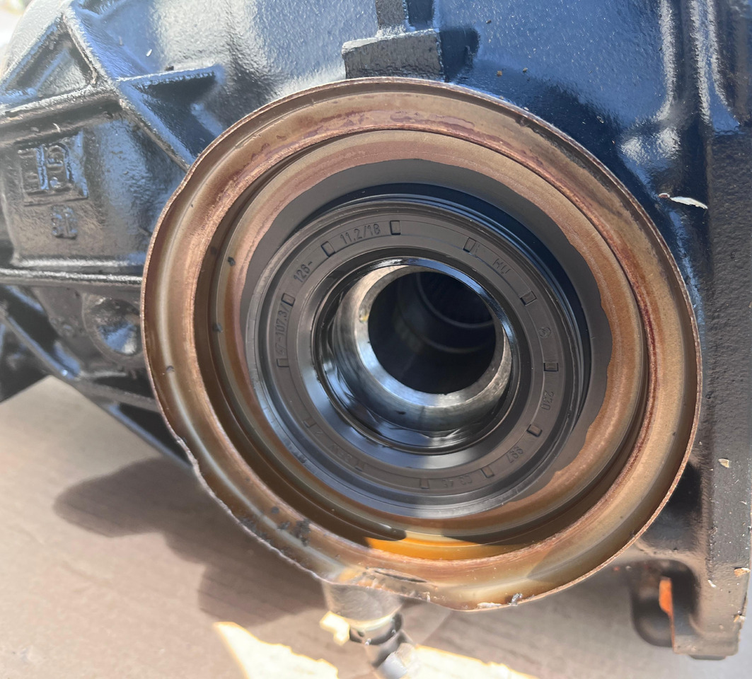 MERCEDES-BENZ E-Class Rear Differential W213 A2133503808 - Diferencial: foto 3 MERCEDES-BENZ E-Class Rear Differential W213 A2133503808 - Diferencial: foto 3