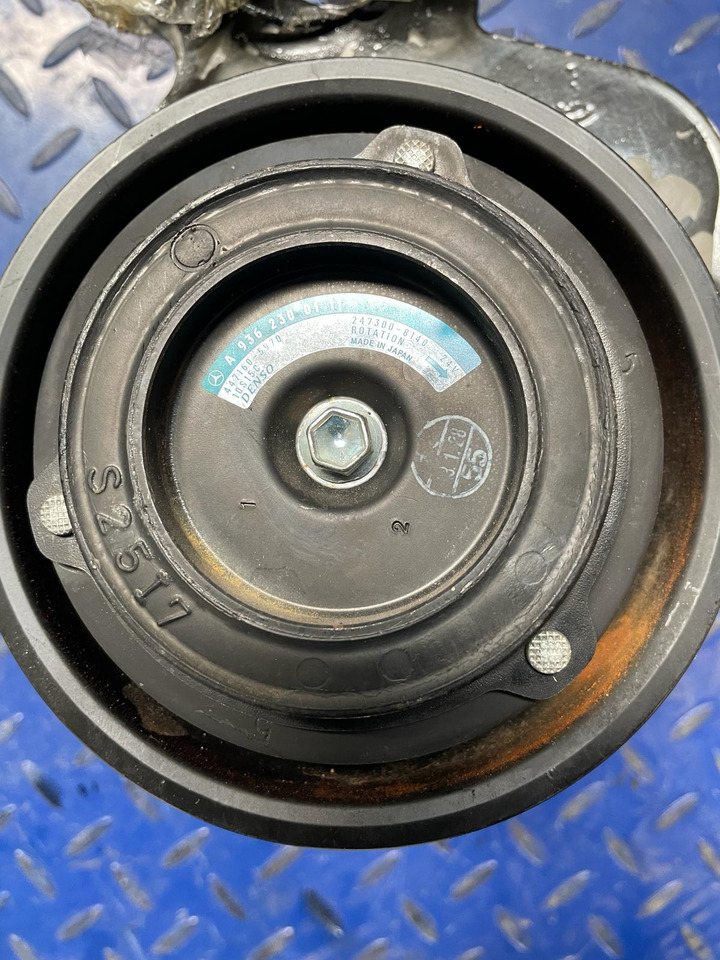 MERCEDES-BENZ MP4,ACTROS Denso A9362300111 - Compressor de ar condicionado para Camião: foto 2 MERCEDES-BENZ MP4,ACTROS Denso A9362300111 - Compressor de ar condicionado para Camião: foto 2
