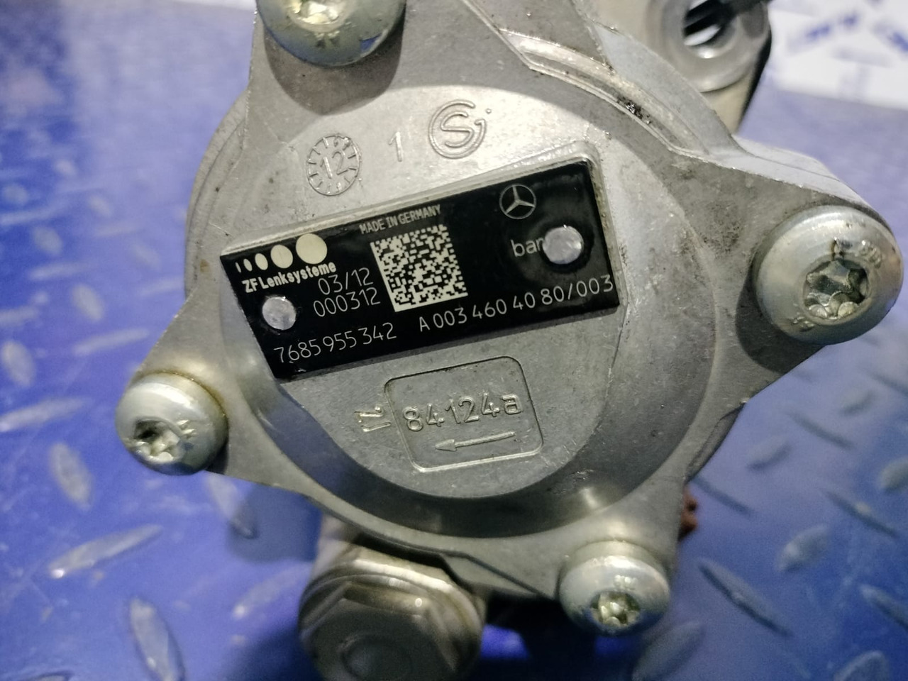 MERCEDES-BENZ - Bomba de direção para Camião: foto 3 MERCEDES-BENZ - Bomba de direção para Camião: foto 3