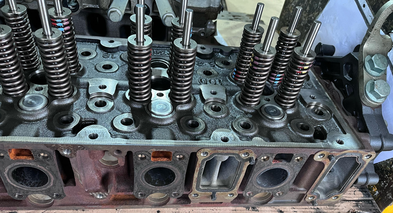 Mercedes Actros MP4 Euro 6 Cylinderhead OM470 - Motor e peças para Camião: foto 4 Mercedes Actros MP4 Euro 6 Cylinderhead OM470 - Motor e peças para Camião: foto 4
