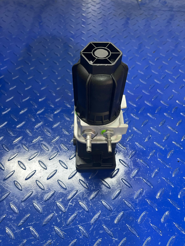 Mercedes Benz Actros MP4 Adblue Pump Euro 6 - Sistema de escape para Camião: foto 1 Mercedes Benz Actros MP4 Adblue Pump Euro 6 - Sistema de escape para Camião: foto 1