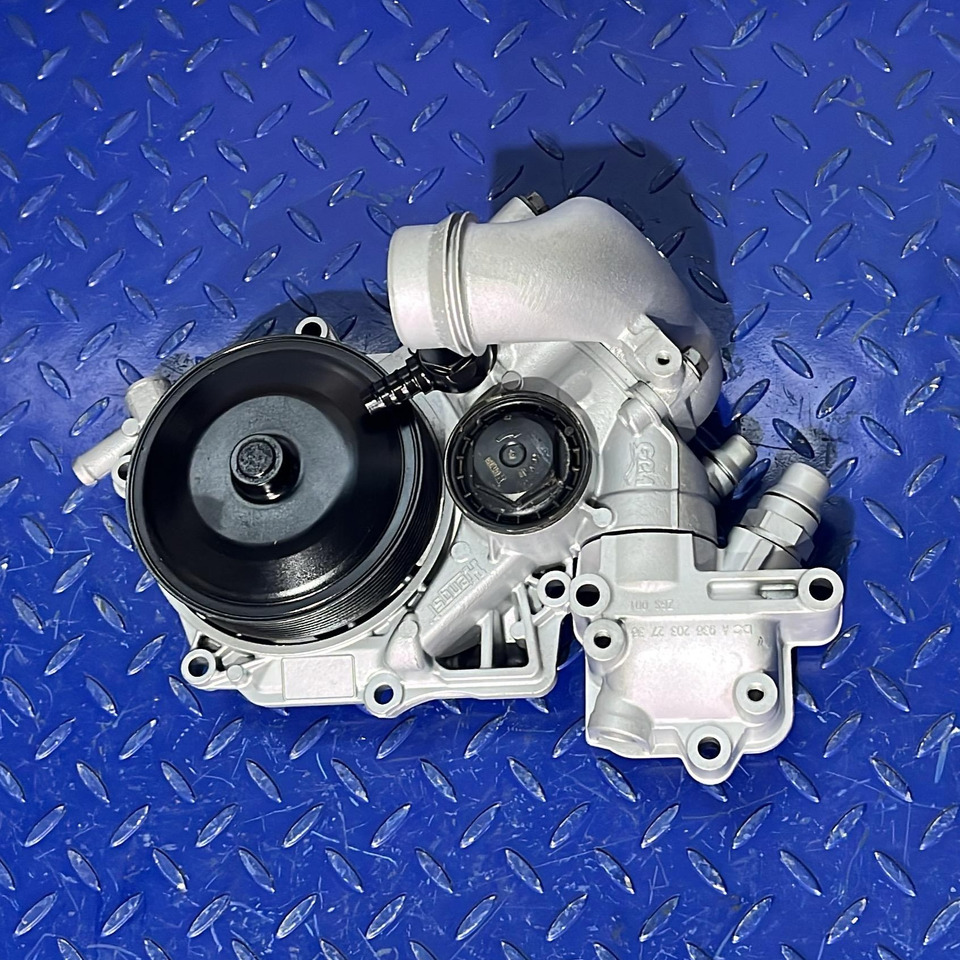 Mercedes Benz Waterpump Atego OM936 - Bomba de refrigeração: foto 1 Mercedes Benz Waterpump Atego OM936 - Bomba de refrigeração: foto 1