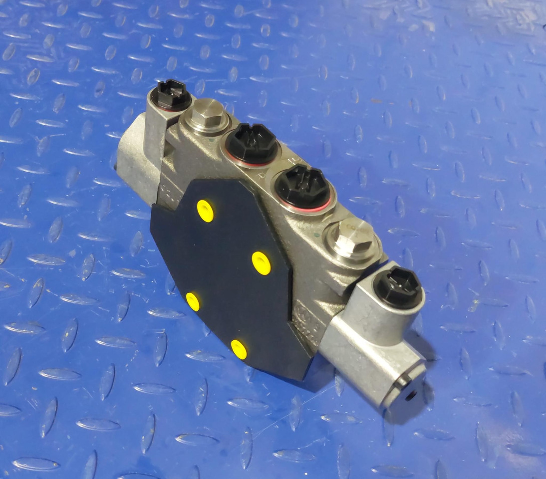 BOBCAT Secțiune de supapă 7029661 - Peça de reposição para Escavadeira: foto 1 BOBCAT Secțiune de supapă 7029661 - Peça de reposição para Escavadeira: foto 1
