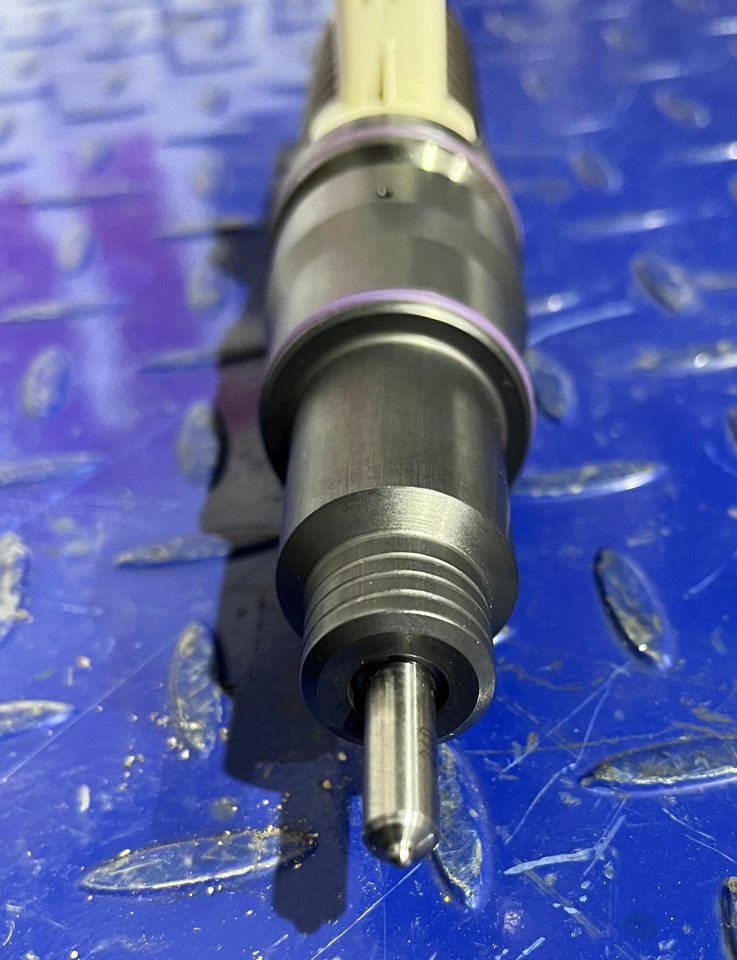 VOLVO 20929906 - Injector: foto 2 VOLVO 20929906 - Injector: foto 2