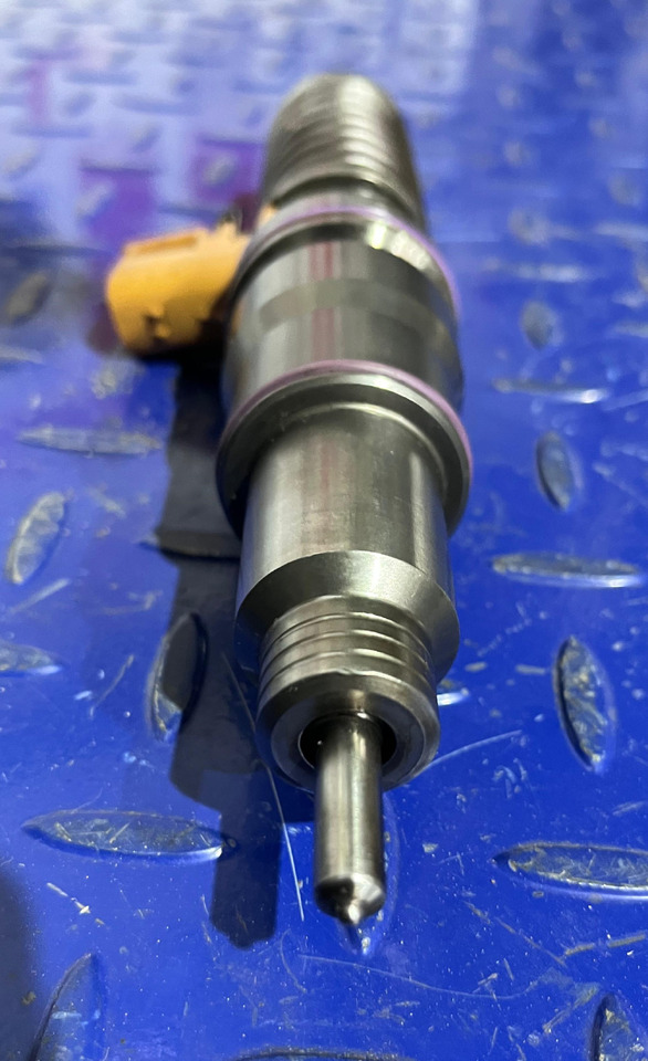 VOLVO 21582103 - Injector: foto 2 VOLVO 21582103 - Injector: foto 2