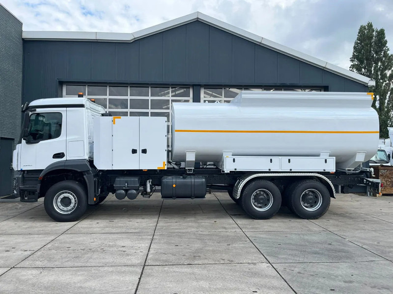 Mercedes-Benz Arocs 4040 6x6 Water Tank Truck - Camião cisterna: foto 2 Mercedes-Benz Arocs 4040 6x6 Water Tank Truck - Camião cisterna: foto 2