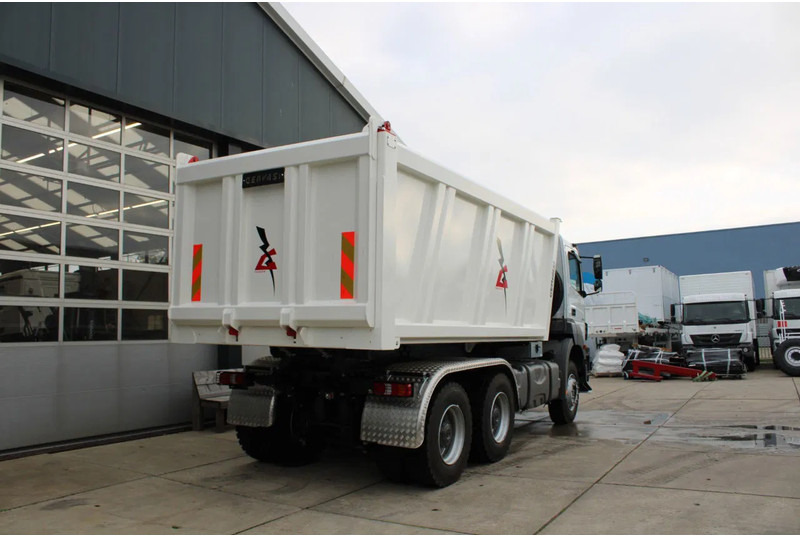 Mercedes-Benz Axor 3344 K 6x4 Tipper Truck - Camião basculante: foto 4 Mercedes-Benz Axor 3344 K 6x4 Tipper Truck - Camião basculante: foto 4