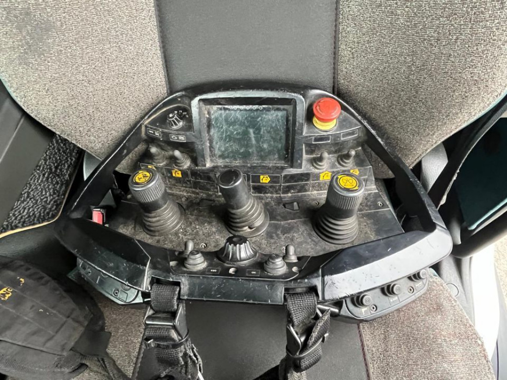 VOLVO (S) Truck FM 420 6x2 Pritsche Heckkran 27m t,Funk,Jib ,E6 - Camião de caixa aberta/ Plataforma, Camião grua: foto 2 VOLVO (S) Truck FM 420 6x2 Pritsche Heckkran 27m t,Funk,Jib ,E6 - Camião de caixa aberta/ Plataforma, Camião grua: foto 2