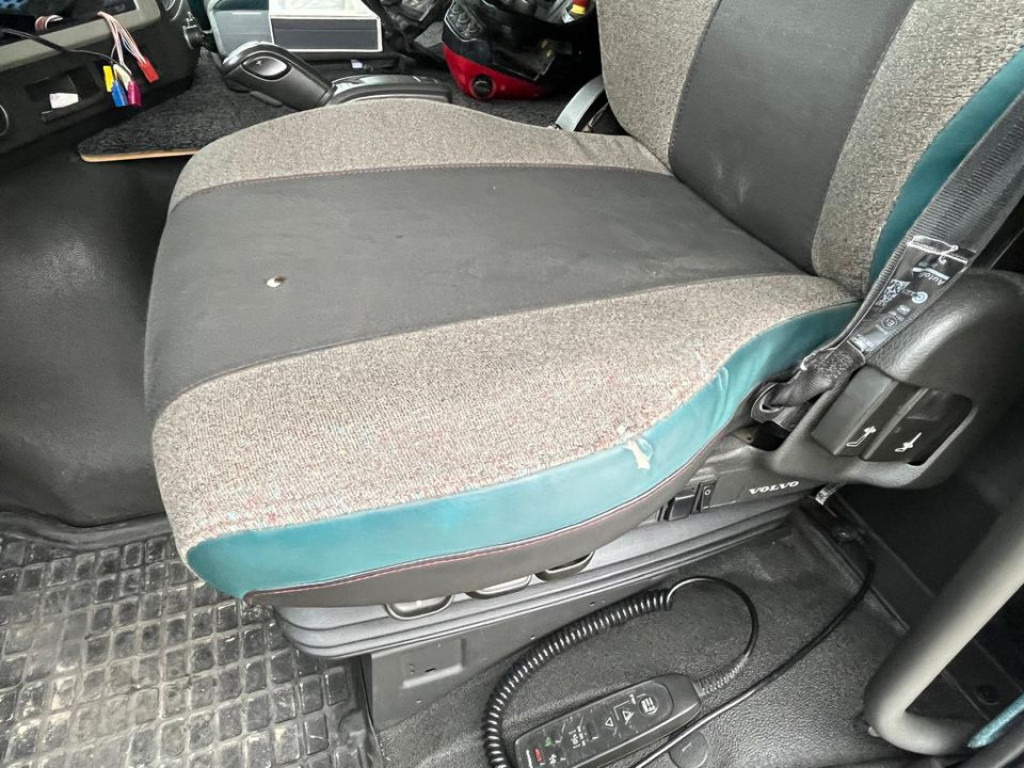 VOLVO (S) Truck FM 420 6x2 Pritsche Heckkran 27m t,Funk,Jib ,E6 - Camião de caixa aberta/ Plataforma, Camião grua: foto 4 VOLVO (S) Truck FM 420 6x2 Pritsche Heckkran 27m t,Funk,Jib ,E6 - Camião de caixa aberta/ Plataforma, Camião grua: foto 4