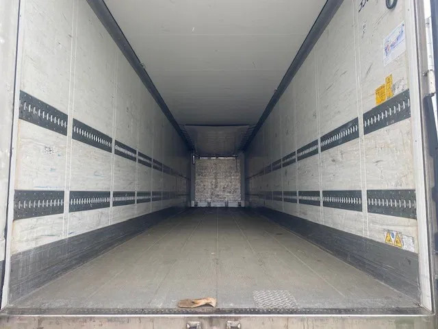 Schmitz Cargobull sko koelvries met carrier vector motor, saf assen disc brakes, 2 x lift , tuv gultig - Semi-reboque frigorífico: foto 5 Schmitz Cargobull sko koelvries met carrier vector motor, saf assen disc brakes, 2 x lift , tuv gultig - Semi-reboque frigorífico: foto 5