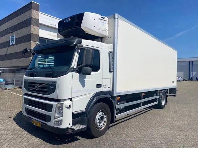 Volvo FM 330 2 temp koelvriesbak , 760 lang, 2 comp, carrier koeler, D"hollandia klep - Camião frigorífico: foto 1 Volvo FM 330 2 temp koelvriesbak , 760 lang, 2 comp, carrier koeler, D"hollandia klep - Camião frigorífico: foto 1