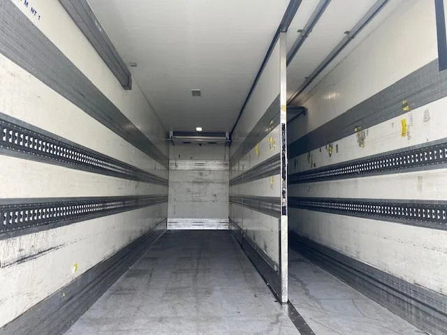 Volvo FM 330 koel vries 2 temperaturen ,CARRIER,met tussenwand, zijdeur en laadklep - Camião frigorífico: foto 4 Volvo FM 330 koel vries 2 temperaturen ,CARRIER,met tussenwand, zijdeur en laadklep - Camião frigorífico: foto 4