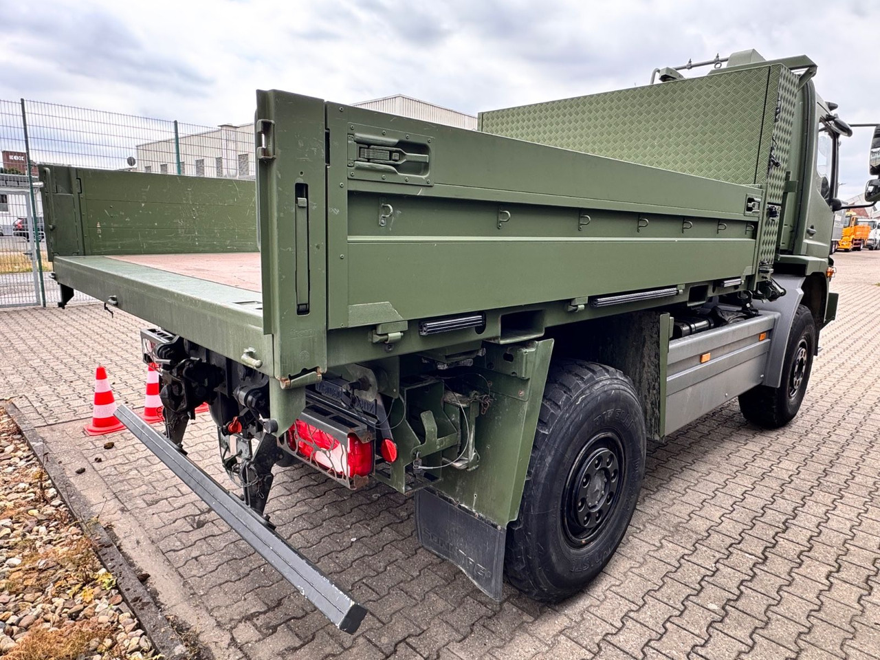 Mercedes-Benz 1018 Atego 4x4 Allrad Camper - Carrinha de caixa aberta: foto 4 Mercedes-Benz 1018 Atego 4x4 Allrad Camper - Carrinha de caixa aberta: foto 4