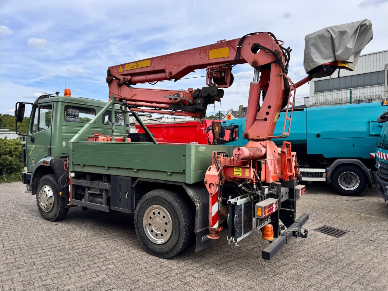 Mercedes-Benz 1417 AK Allrad Palfinger Montagekran 17,7m 64TKM - Camião grua: foto 4 Mercedes-Benz 1417 AK Allrad Palfinger Montagekran 17,7m 64TKM - Camião grua: foto 4