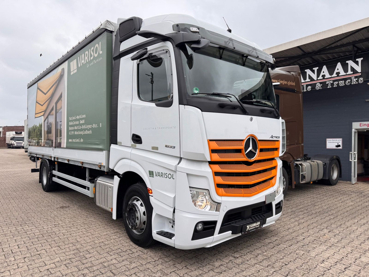 Mercedes-Benz 1833 Actros 5 StreamSPace LBW - Camião de lona: foto 2 Mercedes-Benz 1833 Actros 5 StreamSPace LBW - Camião de lona: foto 2